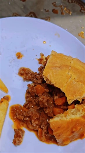 Homemade British minced beef pie😋
