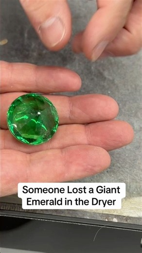 Someone Lost a Giant Emerald in the Dryer #laundromat #lint #cleaning #laundry #laundrytime