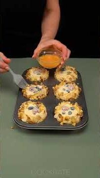 Puff pastry dessert with walnuts. The trick for a spectacular look