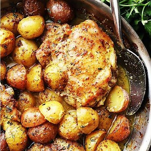 424K views · 759 reactions | ONE PAN MAPLE MUSTARD CHICKEN AND POTATOES! Absolutely amazing one pan dinner with chicken and potatoes cooked in a delicious maple syrup and mustard dressing. RECIPE HERE: https://diethood.com/one-pan-maple-mustard-chicken-and-potatoes/ | Diethood | Facebook