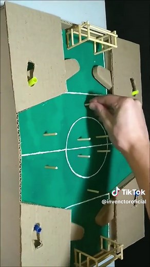 Como fazer um jogo de futebol com papelão