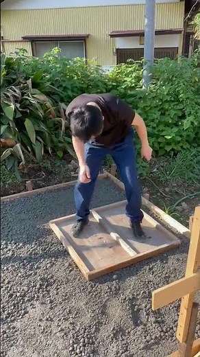 さよなら《雑草》《水たまり》。防草シート、砂利（砕石）敷き、真砂土（固まる砂・土）、あらゆる対策をオワらせるコンクリート「オワコン」。コンクリだから強度も耐久性も比べるまでもない。施工マニュアル #8