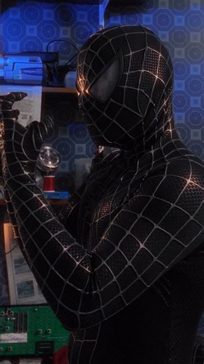 Spidey Collector | Webhead Frames on Instagram: "This is something else 💪🏻🔥 Symbio suit from @starcine.collectible #spiderverse #spiderman #spiderman3 movieset PeterParker collection samraimi replica andrewgarfield tobeymaguire marvelcomics marvel venom spidey trilogy cosplay spidermantrilogy movieprop spidermannowayhome lighting milemorales unboxing mask webshooter tomholland spidermanbrandnewday friendlyneighborhoodspiderman"