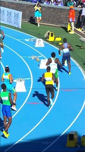 Simbine anchors team SA to victory in the men's 4x100m, clocking 37.68 #WorldRelays