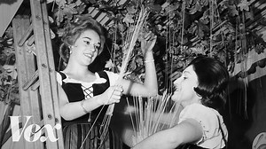 How all those dorky April Fools' news jokes started: spaghetti on trees. | Vox