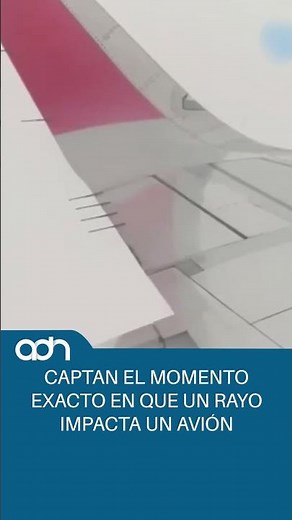 ¡Grabado en cámara! El escalofriante impacto de un rayo contra un avión de pasajeros rumbo al AIFA.