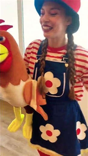 Rooster puppet for children #singinggames #childrensvideos #dulcylín