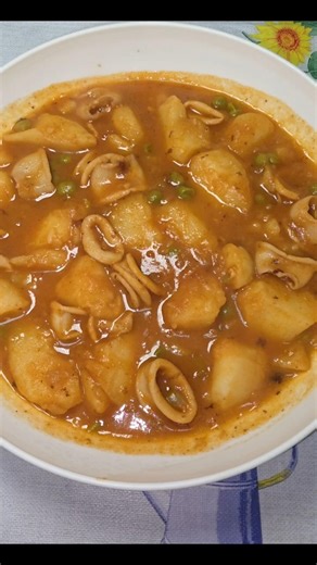 Guiso de calamares con patatas #guisos #guisocalamares #guiso