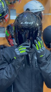 3K views · 35 reactions |  Ls2 Infinity II Carbon Solid  #ls2 #ls2infinity2carbon #ls2helmets | La Lambretta Moto | Facebook