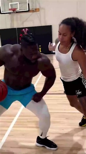 Le basketteur le plus musclé au monde #learnontiktok #tiktoksports #hoops #basketball #bodybuilder#2k #fyp