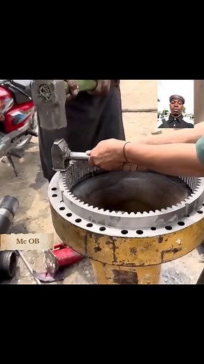 122K views · 537 reactions | Caterpillar fixing #viral #construction # #video | MC OB | Facebook