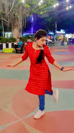 chandini🌜 on Instagram: "#bloopers Nenu munduki velty cameraman kuda velal kada velaru dimma laga akade vundipotaru @mirza_roshan_"