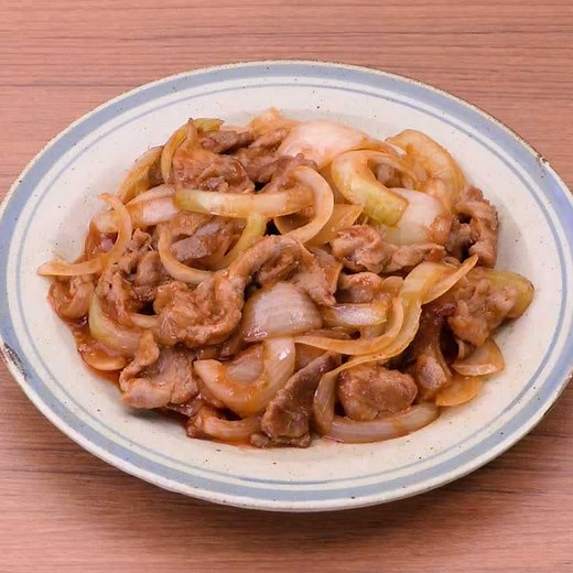 ボリューム満点！ 豚肉と玉ねぎのケチャップ炒めのレシピ動画・作り方 | デリッシュキッチン