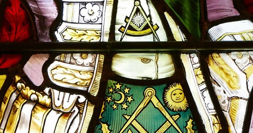 Compas, équerre, œil… Que signifient ces symboles francs-maçons ?