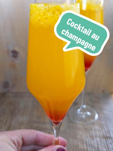 COCKTAIL AU CHAMPAGNE 🍊🥂 La recette parfaite pour le cocktail du nouvel an Entre amies ou entre amoureux... Recette pour 2 verres Grand Marnier 4 cl Orange 2 Champagne 20 cl Grenadine 1 trait L'abus d'alcool est dangereux pour la santé à consommer avec modération A déguster bien frais... Bon apéro ! Retrouvez la recette d'hier juste là : @Charlotteapéro | recettefacile #cocktail #champagne #apero #nouvelan #réveillon