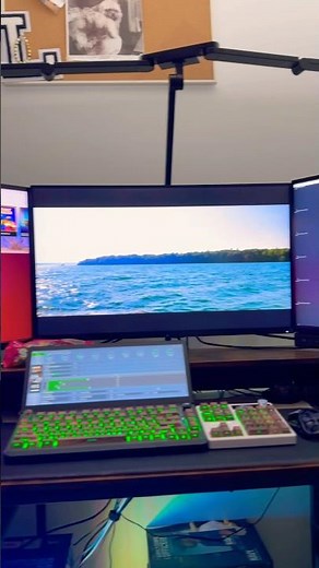 Different monitor orientations using adjustable vesa arms! #pc #pcsetup #pcbuild #monitor #custompc