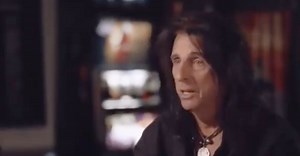 Rocker Alice Cooper Shares Powerful Testimony About His Return To Christ - Video