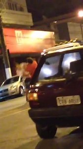 NOVAS IMAGENS Prefeito Agnaldo Perugini acerta socos, golpes, e derruba populares. http://pousoalegre.net/noticia/2016/04/novas-imagens-mostram-prefeito-de-pouso-alegre-agredindo-populares/ | Pouso Alegre .Net