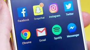 Facebookとは？何ができるの？Facebookの特徴や基礎知識 | スマホアプリやiPhone/Androidスマホなどの各種デバイスの使い方・最新情報を紹介するメディアです。