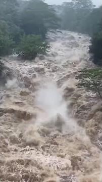 Hurricane Lala hits Hawaii's Big Island with heavy rains