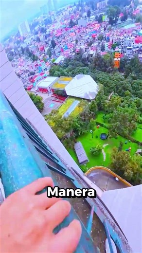 ¡Tuvo que saltar al balcón del vecino! 😱