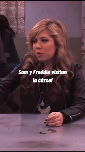 Visita de Carly a Sam en la cárcel | Escena de iCarly