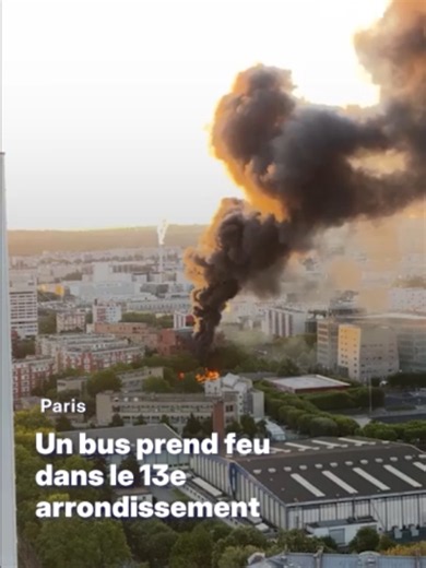 Un bus de la ligne 27, stationné à son terminus Porte d'Ivry, et sans voyageurs, a pris feu ce jeudi matin. Le véhicule est entièrement calciné, rapporte le maire du 13e arrondissement. #sinformersurtiktok #paris #ratp #incendie