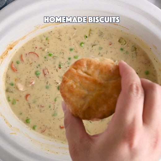 🤩Full Recipe: https://www.themagicalslowcooker.com/slow-cooker-chicken-pot-pie/ 🤩Crockpot Chicken Pot Pie with Biscuits! | The Magical Slow Cooker
