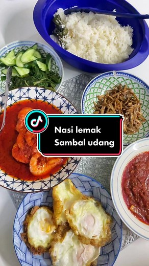 Resepi nasi lemak cara saya yang senang nak buat. Nasi lemak & sambal udang. Lain orang lain caranya. Ikut selera masing. #nasilemak #sambaludang #aidasukamasak #inspirasiramadan #menuberbuka