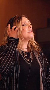 Finally get to share the Live Acoustic version of Alibi with you all!! I love recreating my songs for acoustic versions … but this one is very special to me! Bringing all the jazz, sass & soul with this one! Link in bio — Enjoy!! E x #acoustic #livemusic Keys, strings & arrangement: @aidangloverkeys Vocal arrangement: @izzychaseuk & BVs: @louiselabelle @angelsilveramusic @mattmaijah Guitar: @billyplaysguitar Double bass: @stringtuba Engineered & Mixed by: @paulbnorris Mastered by: @davidmemery R