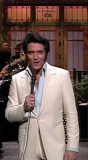 Elvis Presley on SNL! 🎤😂 “Live from New York… It’s The King!”