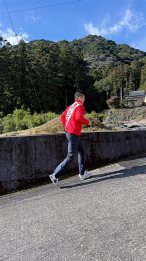 🌱𓆉 えのもと健治 選挙戦4日目// ⁡ 街頭演説中、ご自宅から出てきて手を振ってくださったり、足を止めて聞いてくださる皆さん。 ⁡ 寒い中、本当にありがとうございます。 ⁡ 毎日一緒に走ってくれている仲間にも、心から感謝です。 ありがとうございます。 ⁡ 選挙戦もいよいよ残りわずか。 ⁡ 最後の最後まで、全身全霊で走り抜きます。 この町の未来を、えのもと健治 に託してください。 ⁡ あなたの一票を 「えのもと健治」 へ。 ⁡ 必ず、前に進めます。 ⁡ よろしくお願い致します。 ⁡ #町長へはえのもと健治 ⁡ ✩⡱Instagram、Facebook で拡散をお願いします🙏 ⁡ #町民がいちばん #全力投球 #紀宝町長選挙 | Kenji Enomoto