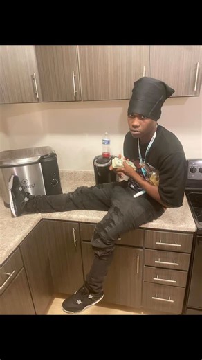 Indianapolis Indiana 📍 on Instagram: "ALL MY LIFE BEEN LIVING FAST 💨 CANT SLOW IT DOWN STUCK IN THE PASS ⏳ !!!!!!!!!!!!’ IF A 🥷 DIS RMK IM CATCHING A 👁️ 👎🏾🧢AND IAN NO 🥷 ROB LIL ♠️ HE HAD TO 🐍🐍 I TAKE SHI INSIDE THE FIELD FR ION STEAL ‼️💯 IK THESE FUC**** DRUGS GONE HELP 💔#rmkace"