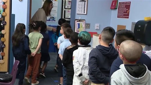 Phoenix school district returns to 5-day week