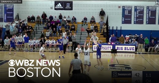 Norwell hits buzzer-beater to beat Swampscott in playoffs