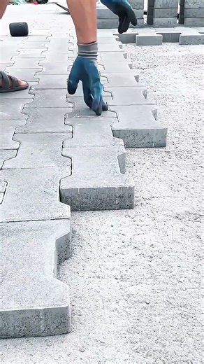 Incredible speed! The art of laying bricks perfectly