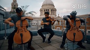 #即興演奏 國外樂隊大小提琴合奏《Shape of You》，聽起來有種耳目一新的感覺。後面的即興真的是太棒啦！小歡也想會一門樂器啊！你會什麼樂器嗎？ | 歡歌