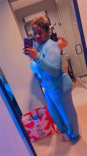 @Myranda Mullis back there getting ready to let loose 🤣🤣#mamasnightout #milleniumtour #fypシ