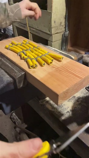 Dull serrations vs razor sharp plain edge #spyderco #viral #blade #usa #edc #survival #bushcraft