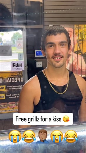 Free grillz for kiss 😘 on my lips 🫦 right now 😭😂🤦🏽‍♂️😂😭 | Real Mike Gold Teeth