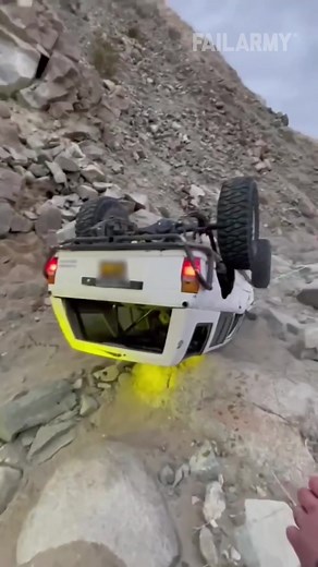 Jeep guys, tell my man where he went wrong. 🤣🤦‍♂️ #offroad #jeep #fail