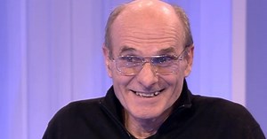 CTP a văzut Barbie „pe rândul din mijlocul sălii, unde și Iohannis poate să-și întindă cataligele”. Despre peliculă: „Film color, sonor și mut”