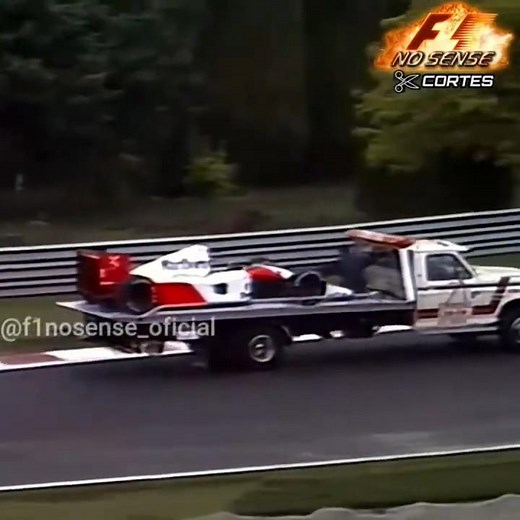 Senna ajuda a rebocar sua McLaren!! (Leia a descrição)