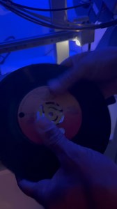 Disco 45 na live de ontem, adaptadores direto da @bambulab_official !!! #whitehorse #45s #7inch #compacto #flashback #retromusic #80s #90s #2000s #djms11 # plxcrss12 #pioneerdj #djs1000 #djlife #retrodj #realdj #mix #transition #retro #gutoloureiro #djguto | Guto Loureiro