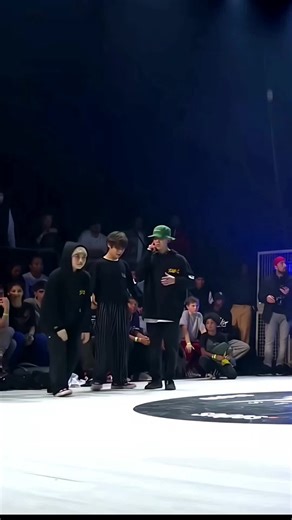 performance dance 💃🏻🪩#TurusbekovUrmat #urmatmyrza #fyp #MiYU #JJ #justinjay #dance #dancer #breakdance #SNIPES #locking #CapCut