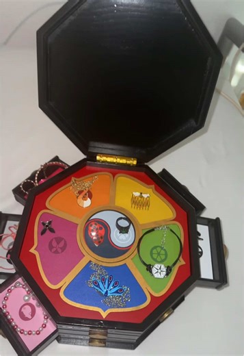 Candy🎀 (@candysingers) - I still don’t have all the Miraculouses. I hope to complete my collection one day. I really really loves these jewels and I hope to get the rest pretty soon too💗💗💗💗 #miraculous #miraculousladybug #mlb #miraclebox #miraculousjewelry