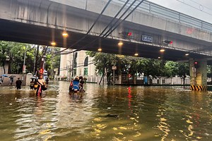 WATCH: Flood situation in Vito Cruz, corner Taft Avenue in Manila