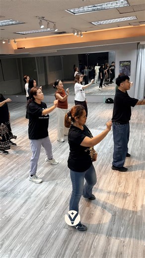 Behind the scenes of Seaning Class by Coach Daryl What you don’t usually see: the extra reps, the step-by-step breakdowns, the small corrections that make a big difference. Coach Daryl takes his time—explaining details, cleaning movements, and helping you understand why each step works. Confidence is built through proper training. This is Project Underground—focused, intentional, and designed to help you level up. Every Friday, 6:00 PM Register now via the link in our Facebook and Instagram bio.