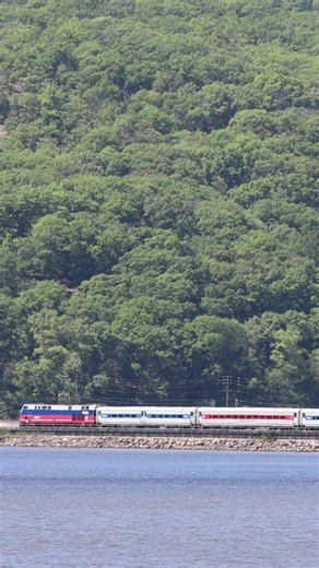 Metro-North Railroad 8836 approaches Peekskill, NY (5/11/2025)