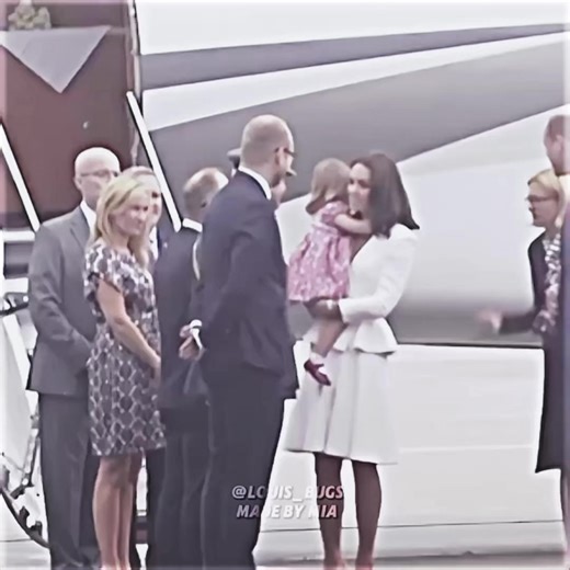 Princess Charlotte Waves: A Heartwarming Moment